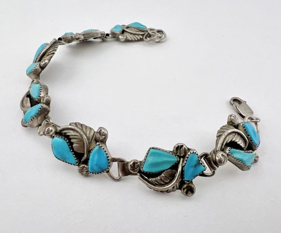 VINATGE NELSON & CHARLOTTE EUSTACE COCHITI ZUNI CARVED TURQUOISE LINK BRACELET: Vinatge Nelson & Charlotte Eustace Cochiti Zuni Carved Turquoise Link Bracelet Size: Around 8" Long Tip To Tip Bracelet Is 5/8" Wide Metal: Sterling Silver Weight is 17.5 Grams on my scale Amazing nat