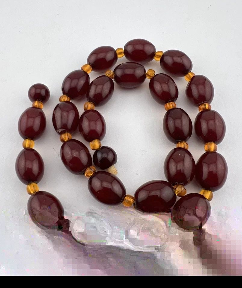 ANTIQUE OLD CHERRY AMBER BAKELITE FATURAN SWIRLED BEADS NECKLACE 34.4G - 17.25": ANTIQUE OLD CHERRY AMBER BAKELITE FATURAN SWIRLED BEADS NECKLACE 34.4G - 17.25" Antique Old Cherry Amber BAKELITE FATURAN SWIRLED Beads Necklace 34.4g - 17.25" Size: 17.25" Long tip To Tip Weight is 3