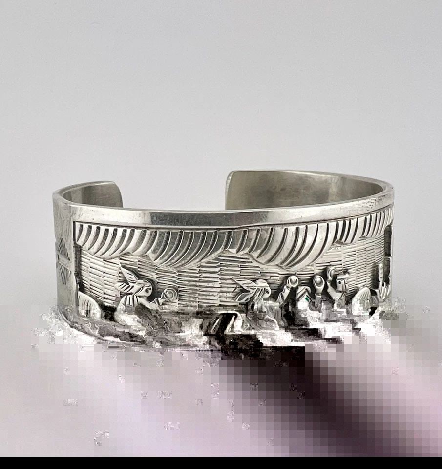 VTG RICHARD BEGAY NAVAJO STAMPED STERLING SILVER STORYTELLER CUFF BRACELET 43.8G: VTG RICHARD BEGAY NAVAJO STAMPED STERLING SILVER STORYTELLER CUFF BRACELET 43.8G Vtg Richard Begay Navajo Stamped Sterling Silver Storyteller Cuff Bracelet 43.8g Cuff is 5 1/4" tip to Tip and has a Ar