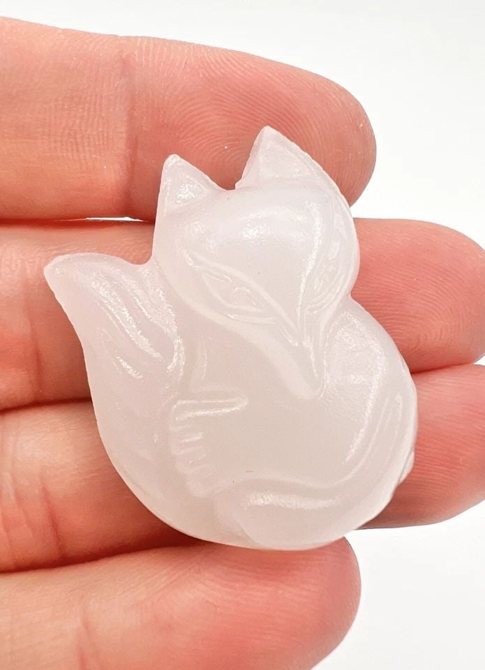 ANTIQUE CHINESE CARVED FOX MUTTON FAT WHITE CELADON HETIAN JADE PENDANT: ANTIQUE CHINESE CARVED FOX MUTTON FAT WHITE CELADON HETIAN JADE PENDANT Antique Chinese Carved Fox Mutton Fat White Celadon Hetian Jade Pendant Size: 1 3/8" Tall by 1 1/8" Wide Weight is 14.6 Grams on