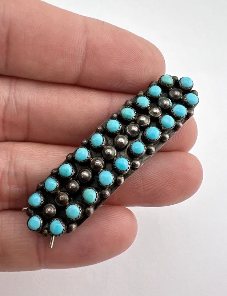 OLD 1940'S ZUNI STERLING SILVER PETIT POINT TURQUOISE HAIR CLIP BARRETTE 2 1/8": Early OLD 1940's ZUNI Sterling Silver Petit Point Turquoise Hair Clip Barrette 2 1/8" Size: 2 1/8" Wide By 5/8" Tall Metal: Sterling Silver Weight is 10.9 grams on my scale Amazing Natural Vivid Blue 
