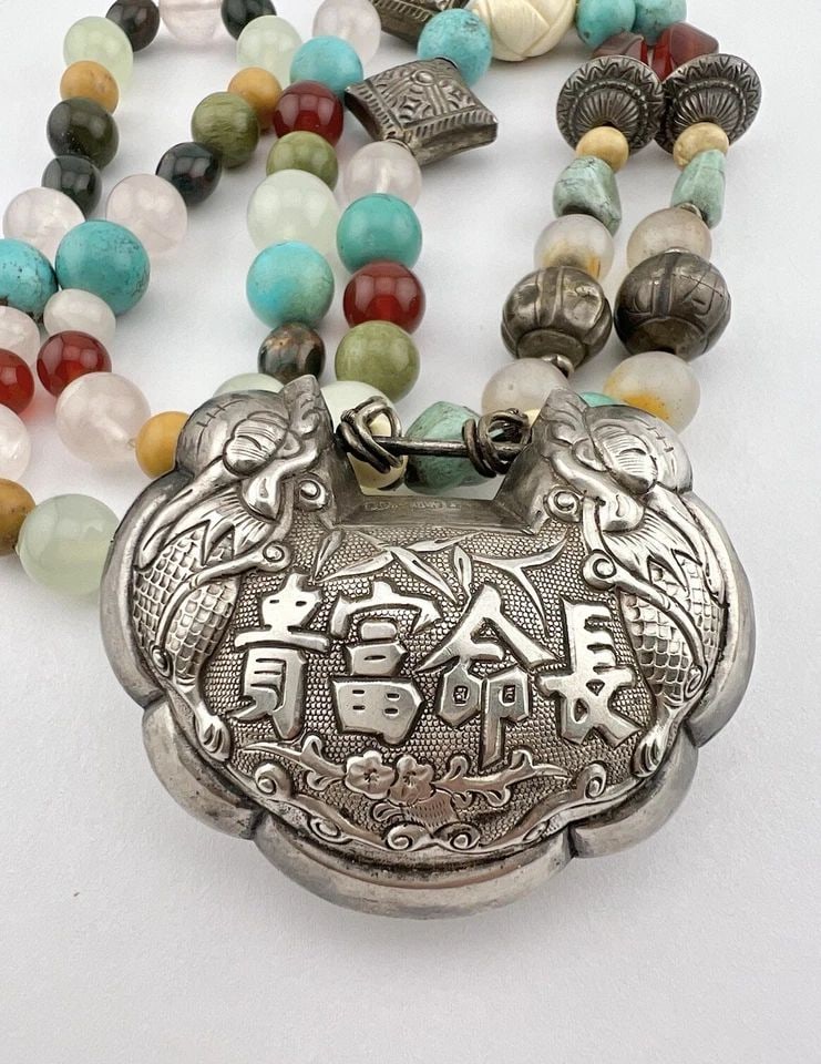 ANTIQUE OLD CHINESE SILVER LONGEVITY WEDDING LOCK MULTI GEMSTONE NECKLACE 185.3G: ANTIQUE OLD CHINESE SILVER LONGEVITY WEDDING LOCK MULTI GEMSTONE NECKLACE 185.3G Antique Old Chinese Silver Longevity Wedding Lock Multi Gemstone Necklace 185.3g Necklace Length is 32" Long - No Clasp