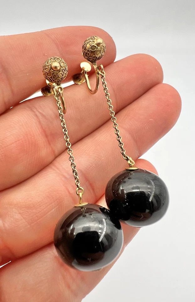 2" ANTIQUE 14K YELLOW GOLD BLACK ONYX RESIN BALL DANGLE LONG SCREW EARRINGS: 2" ANTIQUE 14K YELLOW GOLD BLACK ONYX RESIN BALL DANGLE LONG SCREW EARRINGS 2" Antique 14K Yellow Gold Black Onyx Resin Ball Dangle Long Screw Earrings Size: 2" Tall By (15mm) 5/8" Wide Metal: 14k Yel