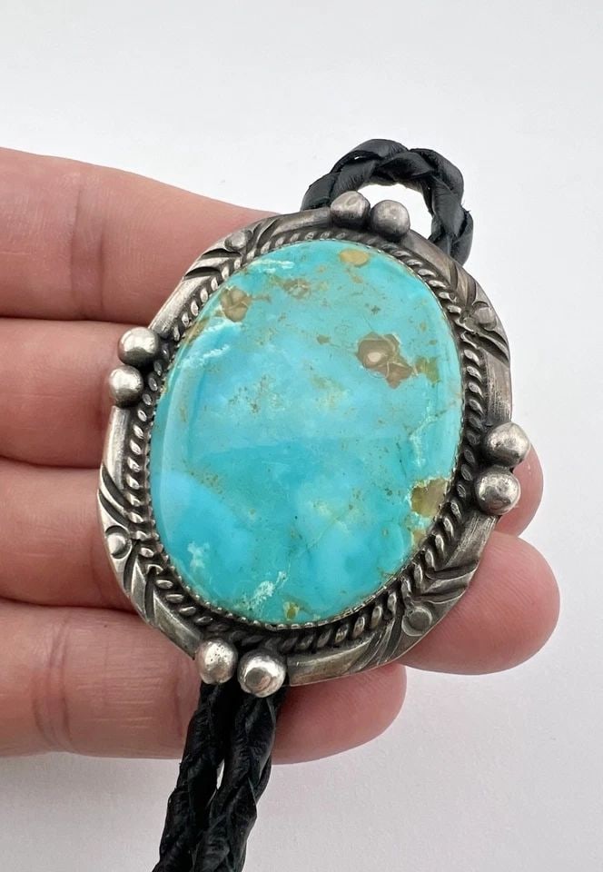 VINTAGE NAVAJO STERLING SILVER ROYSTON TURQUOISE STAMPED OVAL BOLO TIE 2 1/8": VINTAGE NAVAJO STERLING SILVER ROYSTON TURQUOISE STAMPED OVAL BOLO TIE 2 1/8" Vintage Navajo Sterling Silver Royston Turquoise Stamped Oval Bolo Tie 2 1/8" Size: 2 1/8" Tall by 1 3/4" Wide Weight is 4