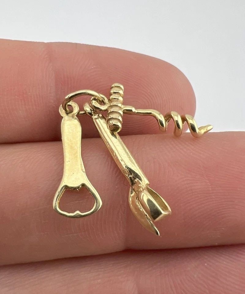 VINTAGE 14K YELLOW GOLD CORKSCREW BOTTLE OPENER 3 CHARM PENDANT 2G (1 of 1)