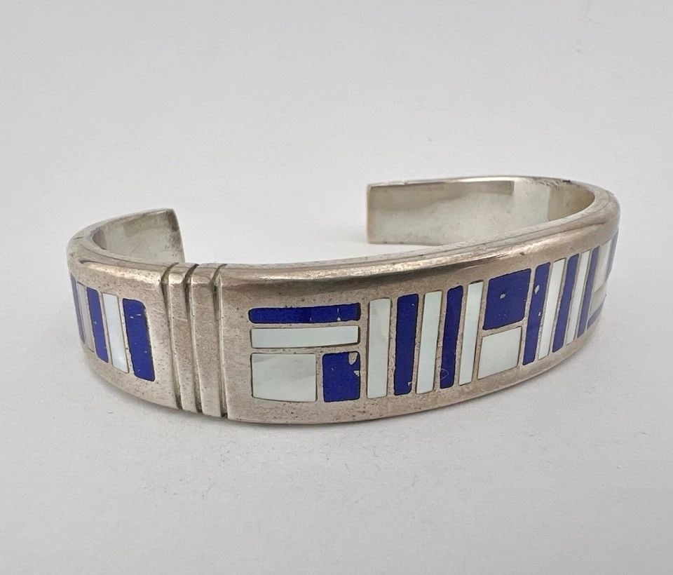 VTG NAVAJO STERLING SILVER MOTHER OF PEARL & LAPIS FLUSH CUFF BRACELET 43.3G: VTG NAVAJO STERLING SILVER MOTHER OF PEARL & LAPIS FLUSH CUFF BRACELET 43.3G Vtg Navajo Sterling Silver Mother of Pearl & Lapis Lazuli Flush Cuff Bracelet 43.3g Cuff is Slightly Over 5" tip to Tip and