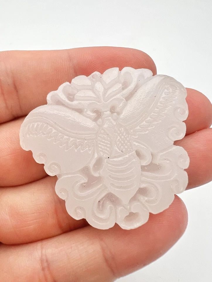 ANTIQUE CHINESE CARVED TRANSLUCENT WHITE JADE MOTH BUTTERFLY PLAQUE PENDANT (1 of 2)
