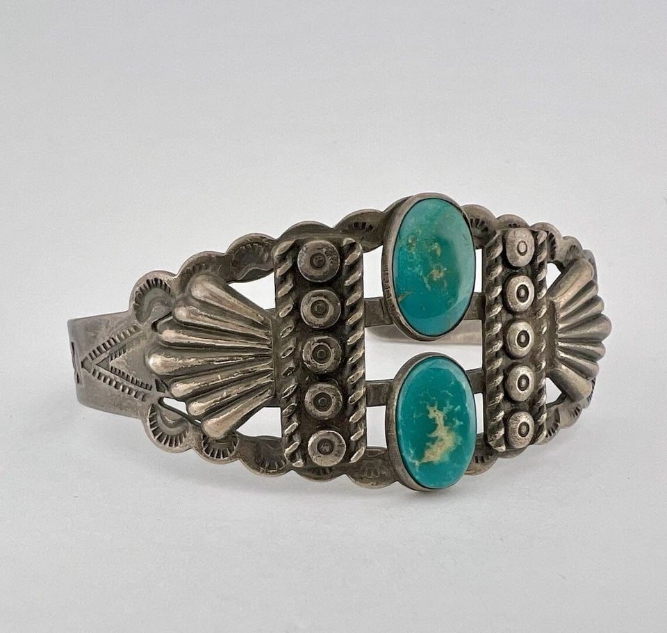 VTG FRED HARVEY NAVAJO STERLING SILVER ROYSTON TURQUOISE STAMPED CUFF BRACELET: VTG FRED HARVEY NAVAJO STERLING SILVER ROYSTON TURQUOISE STAMPED CUFF BRACELET Vtg Fred Harvey Navajo Sterling Silver Royston Turquoise Stamped Cuff Bracelet Cuff is 5 1/2" tip to Tip and has a 1" Adj