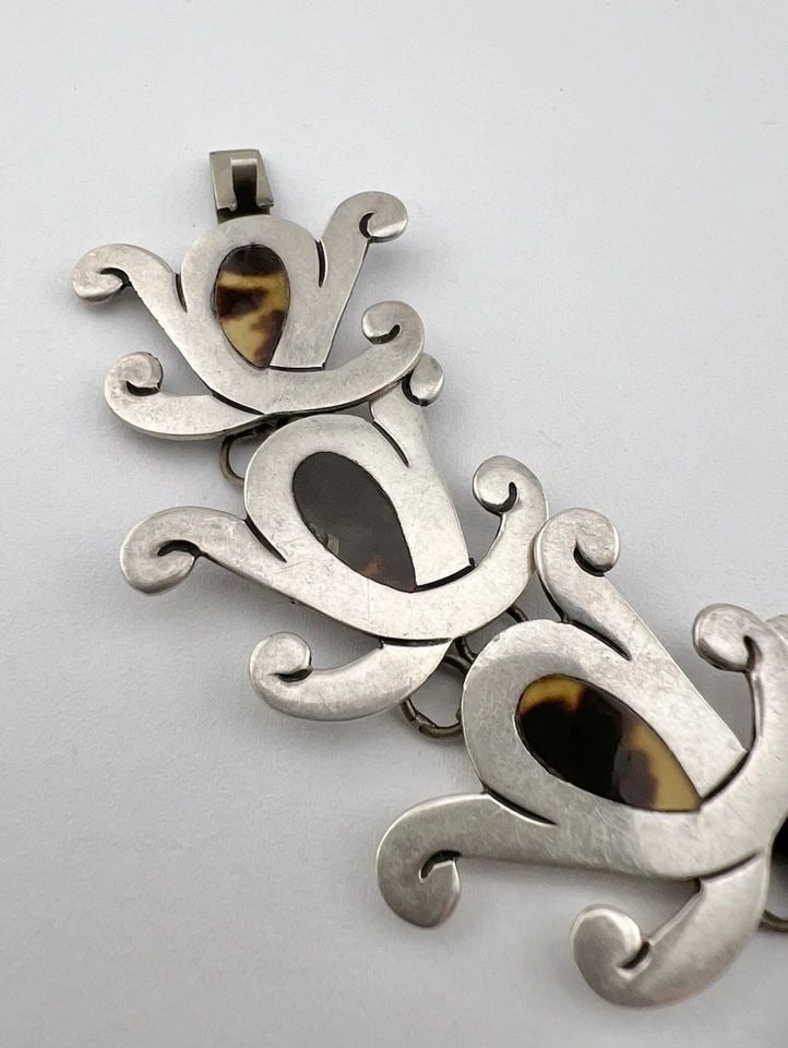 EARLY 1940S MEXICO TAXCO STERLING SILVER WAVY MODERNIST LINK BRACELET: EARLY 1940S MEXICO TAXCO STERLING SILVER WAVY MODERNIST LINK BRACELET Early 1940s Mexico Taxco Sterling Silver Wavy Modernist Link Bracelet Size: 6 1/4" Long - Max Wearable Length Links Are About 1 1/