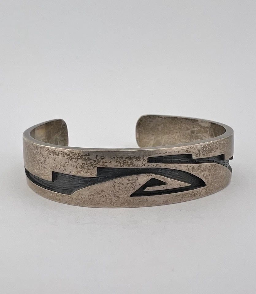 VINTAGE HOPI STERLING SILVER TRIBAL OVERLAY DESIGN WOMEN'S CUFF BRACELET (1 of 1)