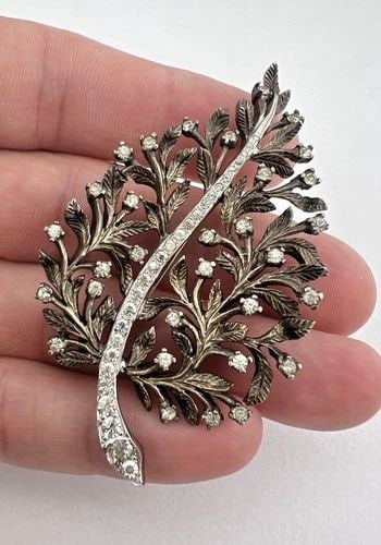 VINTAGE NETTIE ROSENSTEIN GILT STERLING SILVER LEAF RHINSTONE PIN BROOCH -SIGNED (1 of 1)