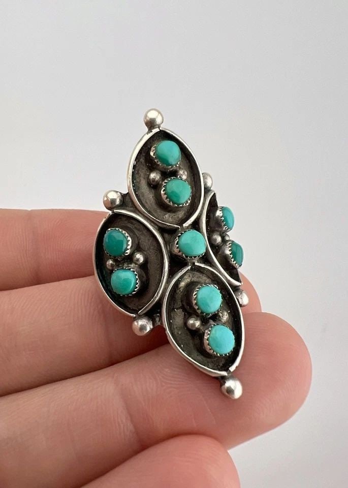 OLD VTG ZUNI STERLING SILVER PETIT POINT SNAKE EYE TURQUOISE WOMEN'S RING 1 5/8": OLD Vtg Zuni Sterling Silver Petit Point Snake Eye Turquoise Women's Ring 1 5/8" Ring Size: 6 - Can Be re Sized Weight is 6.9 Grams on my scale Metal: Sterling Silver Ring is 1 5/8" Tall In the Center