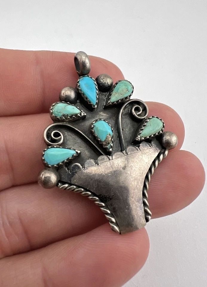 VINTAGE JB NAVAJO STERLING SILVER NEVADA TURQUOISE FLOWER BOUQUET PENDANT 1.75": Vintage JB Navajo Sterling Silver Nevada Turquoise Flower Bouquet Pendant 1.75" Size: 1 3/4" Tall With bail by 1 3/8" Wide Weight is 11.7 Grams on my scale Test Positive For Sterling Silver Amazing Na