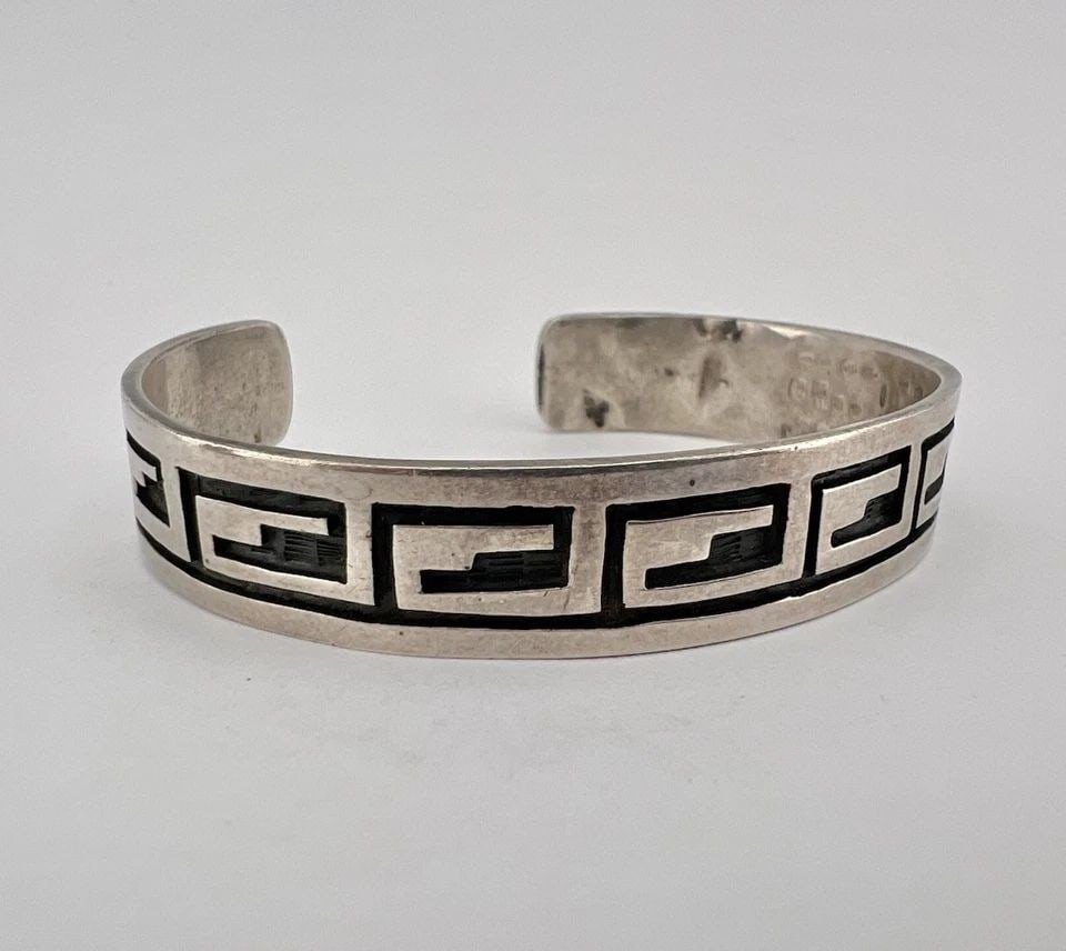 VINTAGE HOPI STERLING SILVER TRIBAL PATTERN DESIGN OVERLAY CUFF BRACELET 24G (1 of 1)