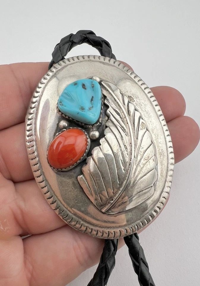 VINTAGE NAVAJO STERLING SILVER KINGMAN TURQUOISE & RED CORAL BOLO TIE 2.5"-41.3G: VINTAGE NAVAJO STERLING SILVER KINGMAN TURQUOISE & RED CORAL BOLO TIE 2.5"-41.3G Vintage Navajo Sterling Silver Kingman Turquoise & Red Coral Bolo Tie 2.5"-41.3g Size: 2 1/2" Tall by About 2" Wide Wei