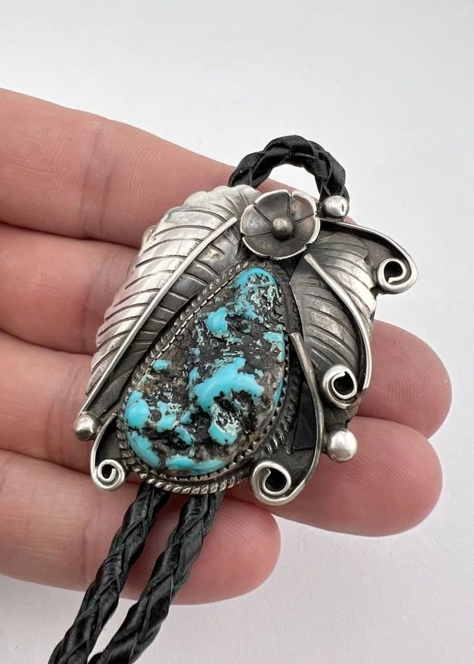 VTG NAVAJO STERLING SILVER NATURAL SEAFOAM KINGMAN TURQUOISE STAMPED BOLO TIE 2" (1 of 2)