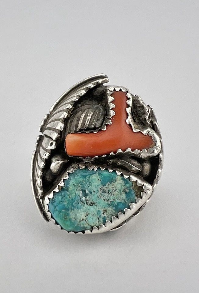 VTG DAN SIMPLICIO ZUNI STERLING SILVER TURQUOISE & RED CORAL MEN'S RING 23.7G: VTG DAN SIMPLICIO ZUNI STERLING SILVER TURQUOISE & RED CORAL MEN'S RING 23.7G Vtg Dan Simplicio Zuni Sterling Silver Turquoise & Red Coral Men's Ring 23.7g Size: 9.75 - Can Be Resized Weight is 23.7 G