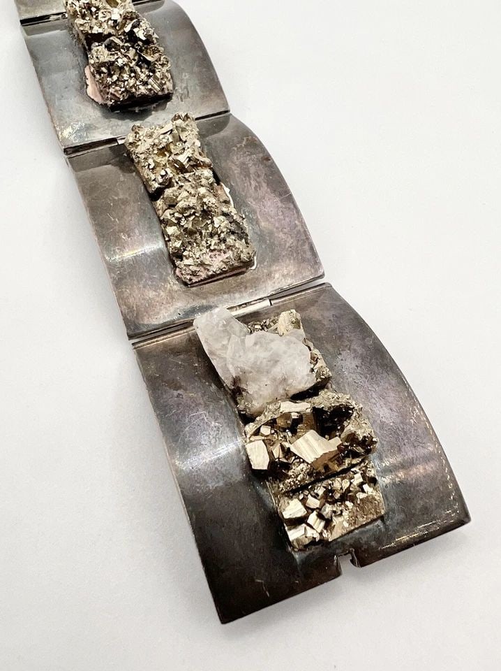 121.9G VTG MEXICAN TAXCO STERLING SILVER PYRITE & QUARTZ LINK BRACELET 7.5": 121.9G VTG MEXICAN TAXCO STERLING SILVER PYRITE & QUARTZ LINK BRACELET 7.5" VTG MEXICAN TAXCO STERLING SILVER PYRITE & QUARTZ LINK BRACELET 7.5"-121.9g Size: 7.5" Tip To Tip In Length By Almost 1 1/4"