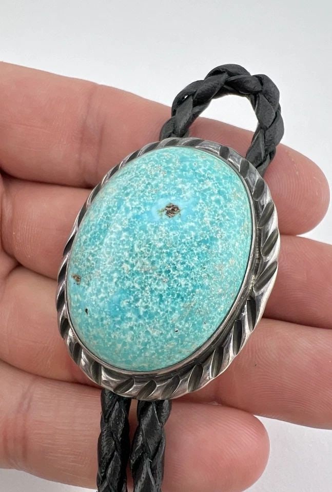 VINTAGE NAVAJO STERLING SILVER HIGH GRADE KINGMAN TURQUOISE STAMPED BOLO TIE: VINTAGE NAVAJO STERLING SILVER HIGH GRADE KINGMAN TURQUOISE STAMPED BOLO TIE Vintage Navajo Sterling Silver High Grade Kingman Turquoise Stamped Bolo Tie Size: 1 5/8" Tall by 1 1/4" Wide Weight is 44.
