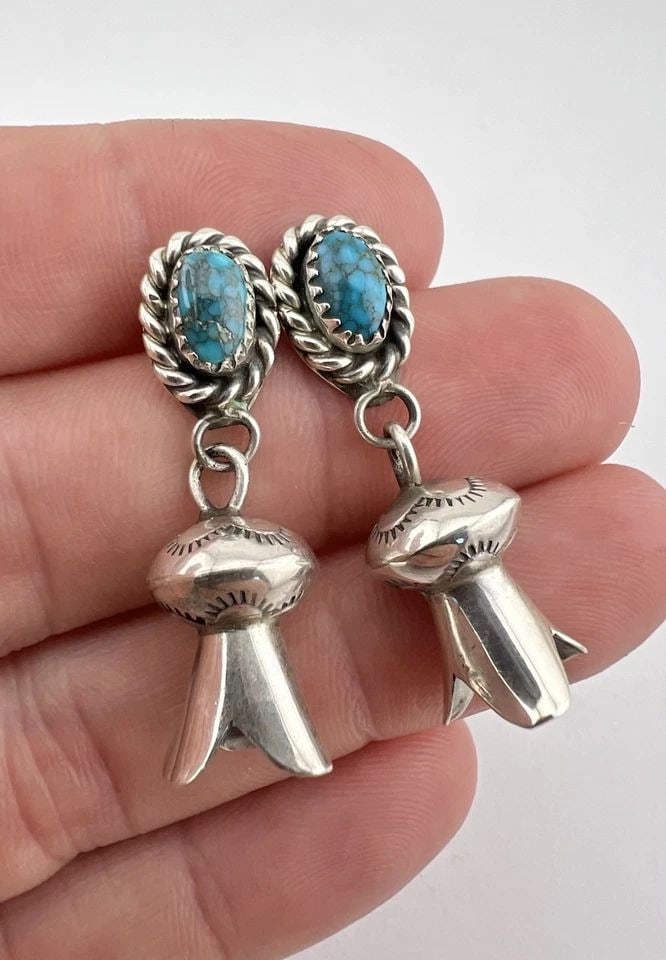VTG NAVAJO STERLING SILVER BISBEE TURQUOISE STAMPED SQUASH BLOSSOM POST EARRINGS: Vtg Navajo Sterling Silver Bisbee Turquoise Stamped Squash Blossom Post Earrings Size: 1 3/8" Tall By Just Under 1/2" Wide in The Middle Weight is 7.3 Grams on my scale Metal: Sterling Silver Amazing 