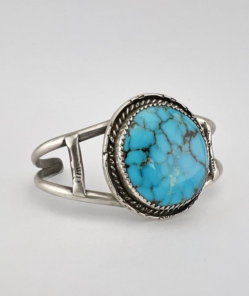 VINTAGE NAVAJO STERLING SILVER WEBBED KINGMAN TURQUOISE STAMPED CUFF BRACELET: Vintage Navajo Sterling Silver Webbed Kingman Turquoise Stamped Cuff Bracelet Cuff is 5 1/8" tip to Tip and has a 1" Adjustable Gap Cuff Is 1 3/8" Wide In the Center Weight is 26.5 Grams on my scale T