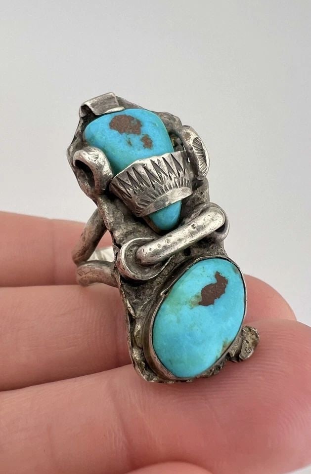 VINTAGE NAVAJO STERLING SILVER BLUE GEM TURQUOISE STAMPED 3D RING 19G: VINTAGE NAVAJO STERLING SILVER BLUE GEM TURQUOISE STAMPED 3D RING 19G Vintage Navajo Sterling Silver Blue Gem Turquoise Stamped 3D Ring 19g Ring Size: 8 - Can Be Re Sized Weight is 19.0 Grams on my sc