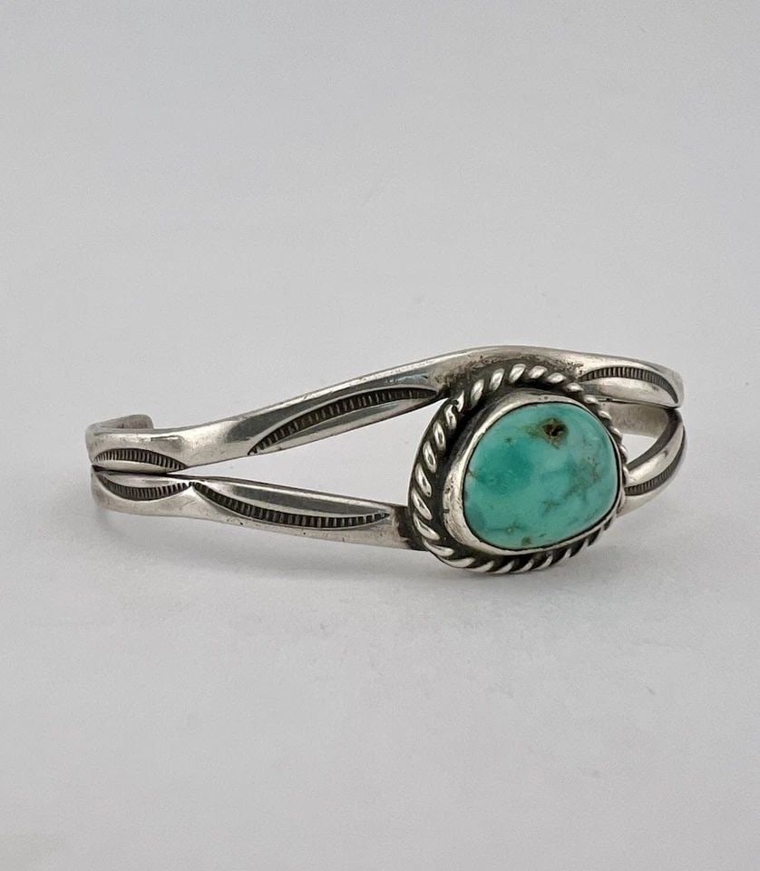 VTG FRED HARVEY NAVAJO STERLING SILVER CERRILLOS TURQUOISE STAMPED CUFF BRACELET: Vtg Fred Harvey Era Navajo Sterling Silver Cerrillos Turquoise Stamped Cuff Bracelet Cuff is 4 3/8" tip to Tip and has a Just Under 1 1/2" Wide Adjustable Gap (Small Size Cuff) Cuff Is Abut 3/4" Wide 