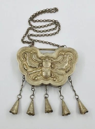 OLD CHINESE SILVER REPOUSSE DOUBLE SIDED BUTTERFLY DANGLE PENDANT NECKLACE 109G (1 of 1)