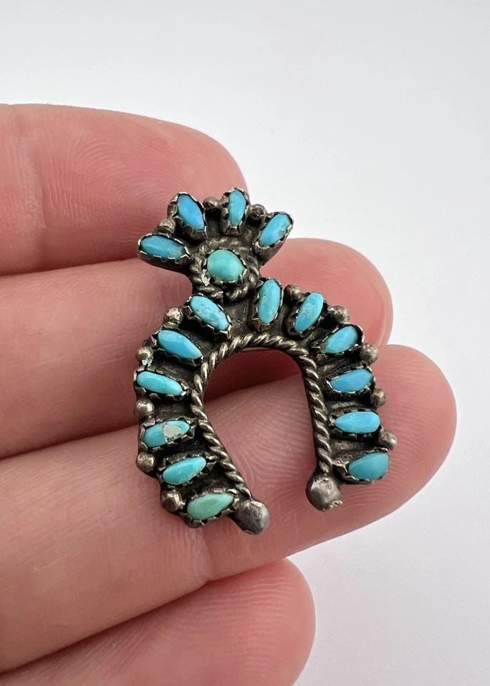 VTG ZUNI STERLING SILVER PETIT POINT TURQUOISE CLUSTER NAJA PIN PENDANT 1.25": Vtg Zuni Sterling Silver Petit Point Turquoise Cluster NAJA Pin Pendant 1.25" Size: Almost 1 1/4" Tall by 7/8" Wide Weight is 4.0 Grams on my scale Test Positive For Sterling Silver Amazing Natural Pe