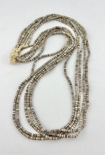 VINTAGE SANTO DOMINGO KEWA CARVED OLIVE SHELL 5 STRAND HEISHI NECKLACE 23": Vintage Santo Domingo Kewa Carved Olive Shell 5 Strand Heishi Necklace 23" The Stones are 2.75mm Wide Necklace Is 5 Strands Total weight is 42.6 Grams on my scale Condition: Pre-owned Antique Excellen