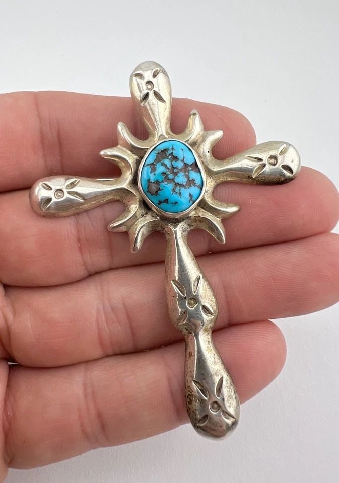VTG NAVAJO SANDCAST STERLING SILVER KINGMAN TURQUOISE CROSS PENDANT 2 7/8" (1 of 2)