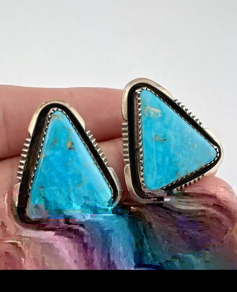 WILL DENETDALE NAVAJO STERLING SILVER KINGMAN TURQUOISE TRIANGLE POST EARRINGS (1 of 2)