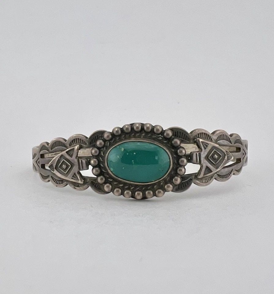 VTG FRED HARVEY NAVAJO STERLING SILVER CERRILLOS TURQUOISE ARROW CUFF BRACELET: Vintage Fred Harvey Era Navajo Sterling Silver Cerrillos Turquoise Cuff Bracelet Cuff is 5 1/4" tip to Tip and has a Around 3/4" Wide Adjustable Gap Cuff Is Just Under 3/4" Wide In the Center Weight i