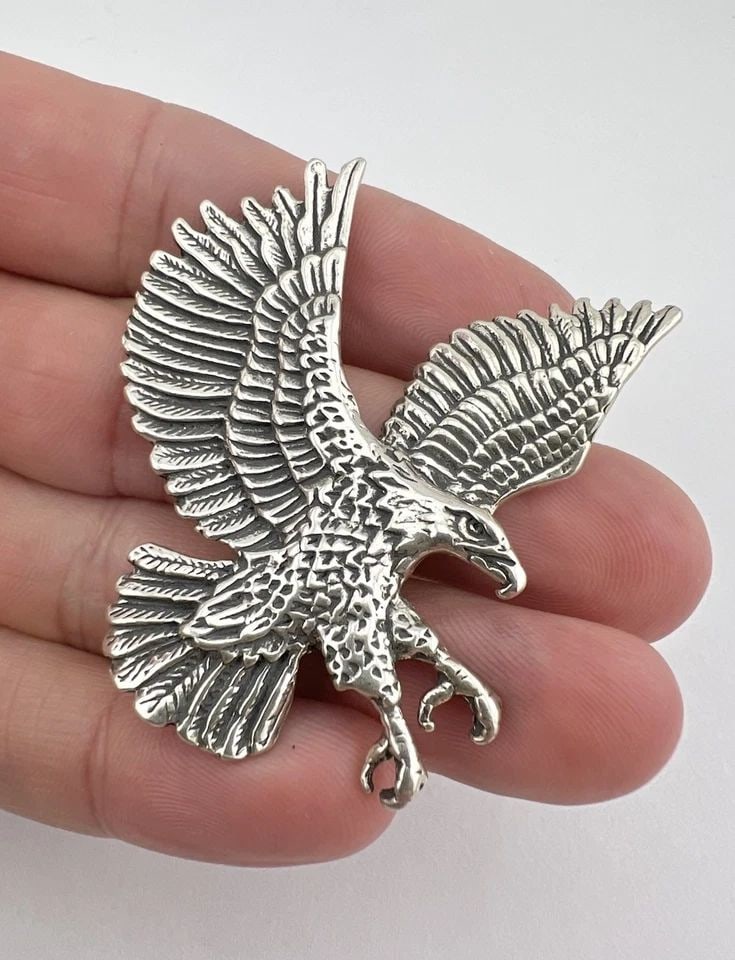 VINTAGE NAVAJO HEAVY CAST STERLING SILVER 3D FLYING EAGLE PENDANT 2 1/8" -21.6G: VINTAGE NAVAJO HEAVY CAST STERLING SILVER 3D FLYING EAGLE PENDANT 2 1/8" -21.6G Vintage Navajo Heavy Cast Sterling Silver 3D Flying Eagle Pendant 2 1/8" -21.6g Size: 2 1/8" Tall by 1 7/8" Wide Weight 