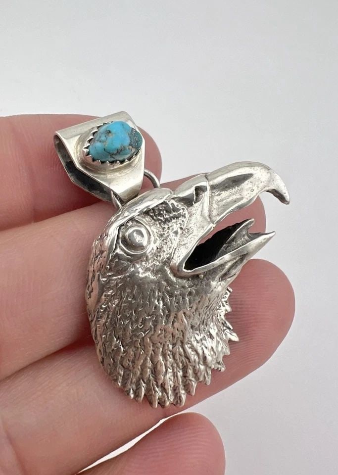 VINTAGE NAVAJO HEAVY CAST STERLING SILVER & TURQUOISE 3D EAGLE PENDANT 25.3G: VINTAGE NAVAJO HEAVY CAST STERLING SILVER & TURQUOISE 3D EAGLE PENDANT 25.3G Vintage Navajo Heavy Cast Sterling Silver & Turquoise 3D Eagle Pendant 25.3g Size: 1 3/4" Tall With Bail by 1 1/4" Wide & A