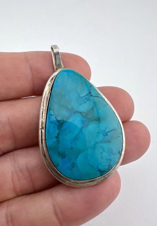 VINTAGE FOSTER YAZZIE NAVAJO STERLING SILVER TURQUOISE TEARDROP PENDANT 2 1/8": Vintage Foster Yazzie Navajo Sterling Silver Turquoise Teardrop Pendant 2 1/8" Size: 2 1/8" Tall With Bail & 1 1/4" Wide Metal: Sterling Silver Weight is 12.6 Grams on my scale Amazing Natural Turquoi