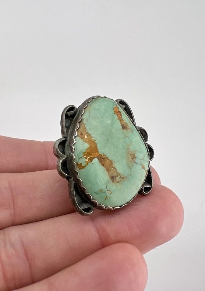 HUGE VINTAGE NAVAJO STERLING SILVER HIGH GRADE ROYSTON TURQUOISE OVAL RING (1 of 2)