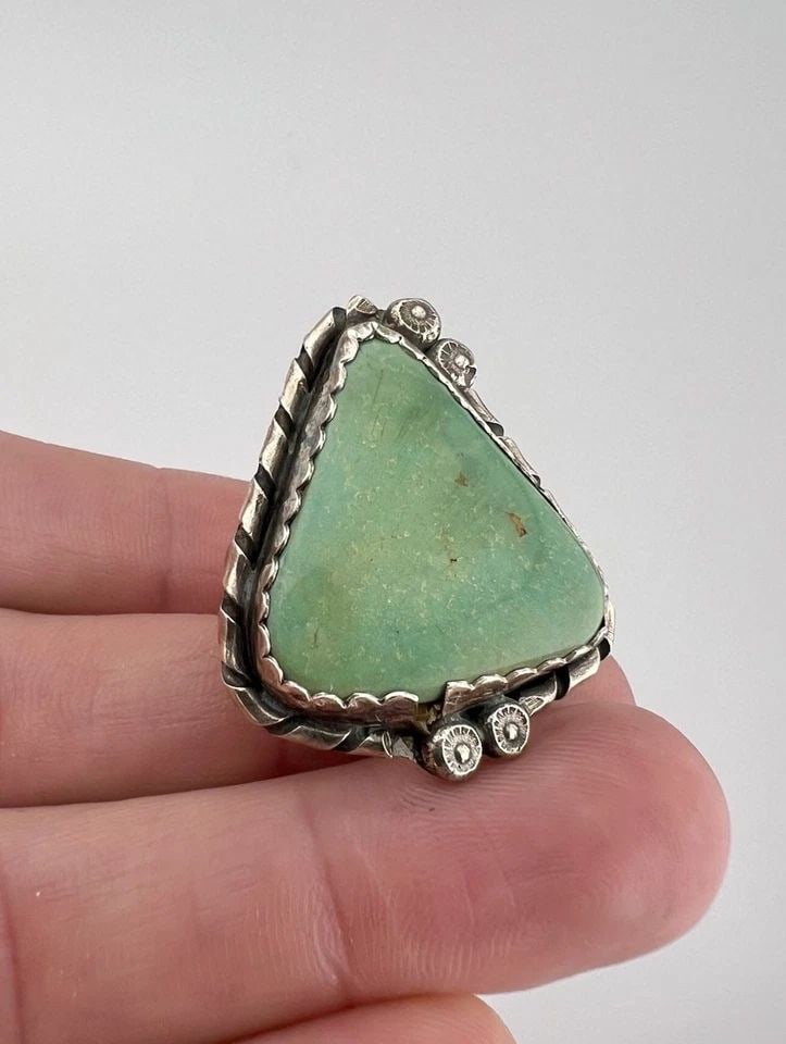 HUGE VINTAGE NAVAJO STERLING SILVER HIGH GRADE ROYSTON TURQUOISE TRINAGLE RING (1 of 2)