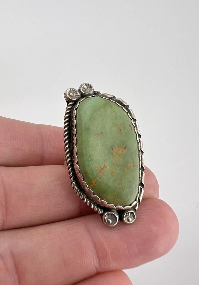 HUGE VTG NAVAJO STERLING SILVER HIGH GRADE ROYSTON TURQUOISE STAMPED OVAL RING (1 of 1)