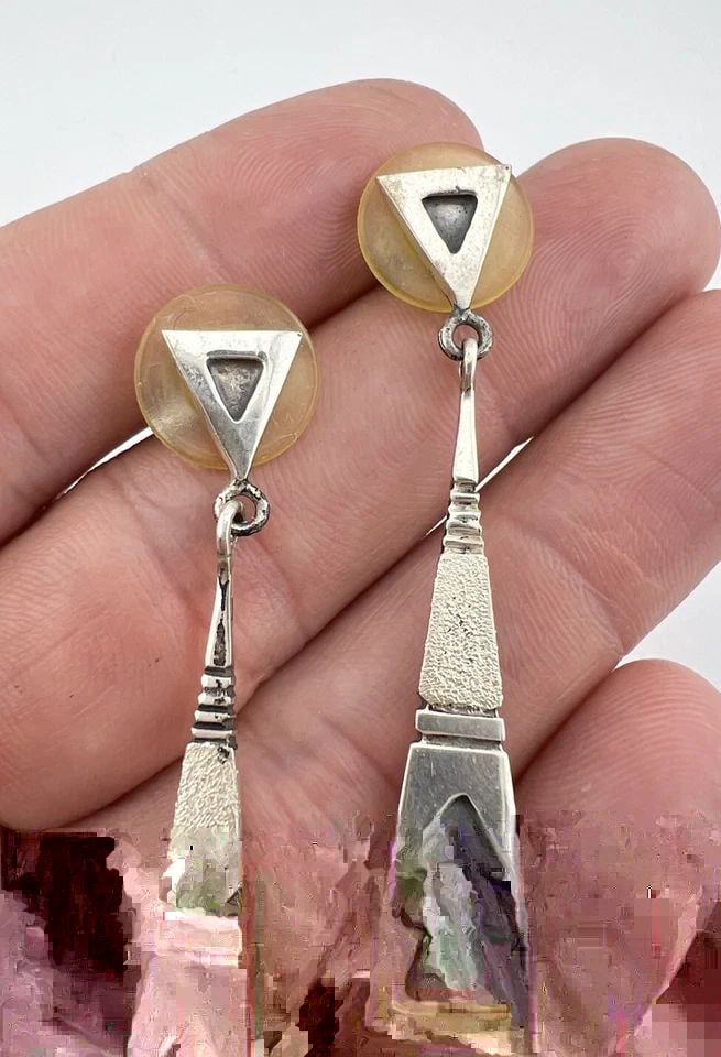 PRARIE FIRE NAVAJO STERLING SILVER SPINY OYSTER GEOMETRIC DANGLE EARRINGS 2 7/8" (1 of 2)