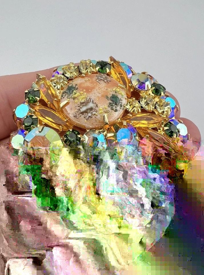 VINTAGE D&E JULIANA SPECKLED EASTER EGG & IRIDESCENT RHINESTONE PIN BROOCH 2.25" (1 of 1)