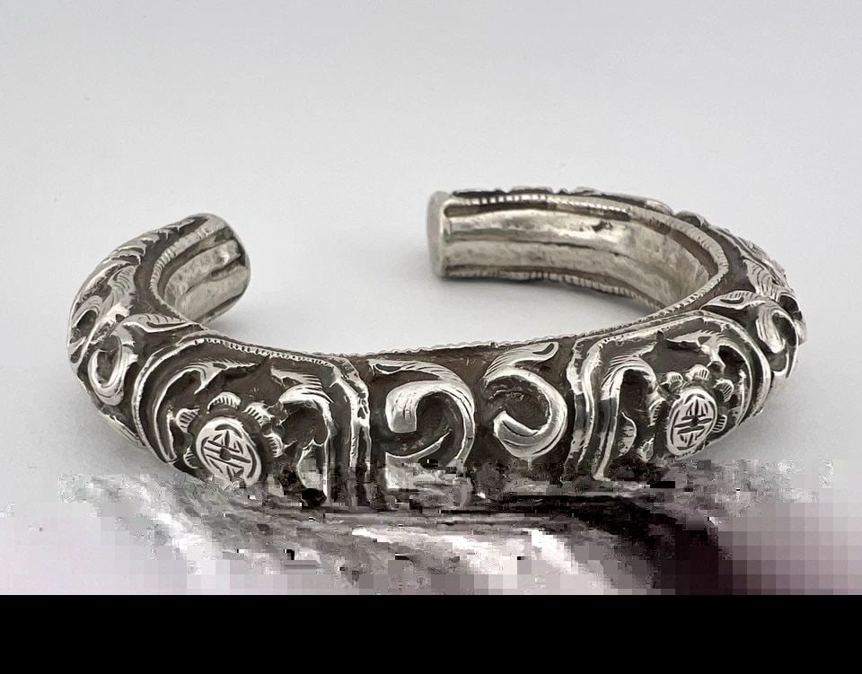 ANTIQUE OLD CHINESE EXPORT SILVER FLORAL ENGRAVED BANGLE BRACELET 36.5G (1 of 2)