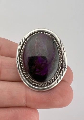 HUGE 1 5/8" VTG NAVAJO STERLING SILVER SUGILITE OVAL STAMPED RING: HUGE 1 5/8" VTG NAVAJO STERLING SILVER SUGILITE OVAL STAMPED RING HUGE 1 5/8" Vtg Navajo Sterling Silver Sugilite Oval Stamped Ring Ring Size: 6.25- Can Be Resized Weight is 19.5 Grams on my scale Met