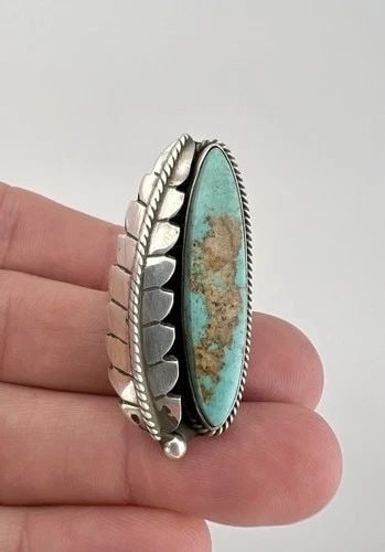 VTG NAVAJO STERLING SILVER TURQUOISE DETAILED 3D STAMPED LEAF LONG RING 1 5/8": VTG NAVAJO STERLING SILVER TURQUOISE DETAILED 3D STAMPED LEAF LONG RING 1 5/8" Vtg Navajo Sterling Silver Turquoise Detailed 3D Stamped Leaf Long Ring 1 5/8" Ring Size: 8 - Can Be Re Sized Weight is 1