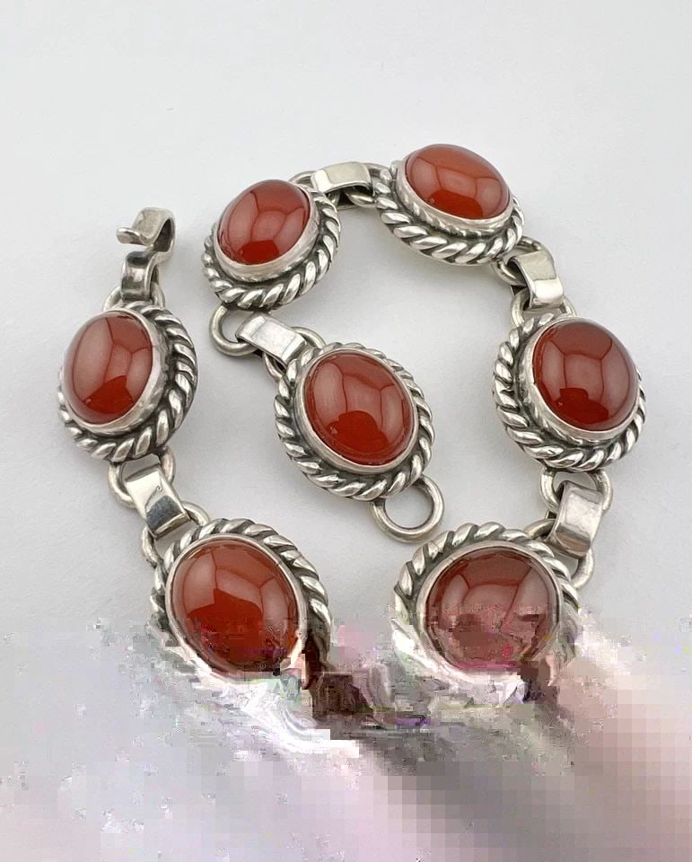 VTG NAVAJO STERLING SILVER CARNELIAN OVAL TWIST ROPE CONCHO LINK BRACELET 37.5G: VTG NAVAJO STERLING SILVER CARNELIAN OVAL TWIST ROPE CONCHO LINK BRACELET 37.5G Vtg Navajo Sterling Silver Carnelian Oval Twist Rope Concho Link Bracelet 37.5g Size: 7 7/8" Long Tip To Tip Bracelet Is