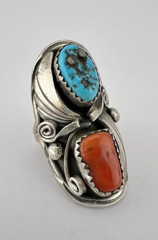 VTG NAVAJO STERLING SILVER KINGMAN TURQUOISE & CORAL STAMPED SADDLE RING 10G (1 of 1)