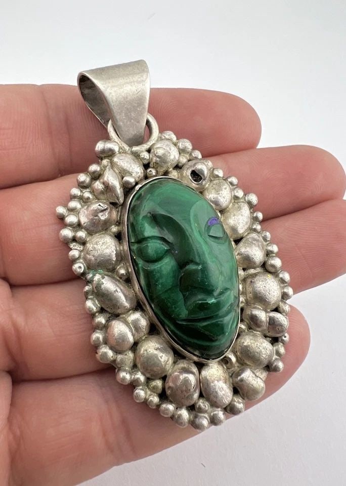 HUGE VTG MEXICO GREEN MALACHITE AZTEC MAYAN GOD WARRIOR FACE 3D PENDANT 50.6G (1 of 1)