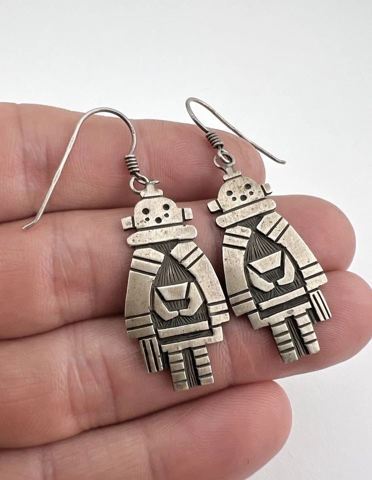 VTG DANIELLE WADSWORTH HOPI STERLING SILVER OVERLAY MUD MAN KACHINA EARRINGS (1 of 2)