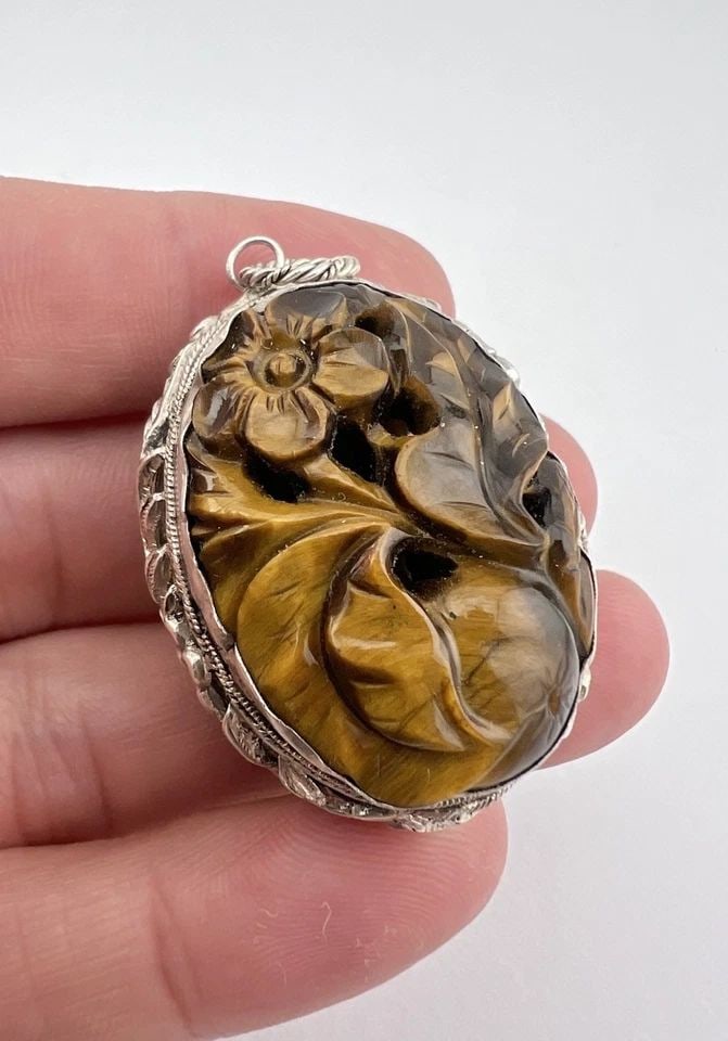 VINTAGE CHINESE EXPORT SILVER CARVED TIGER'S EYE FLORAL DOUBLE-SIDED PENDANT 2" (1 of 1)