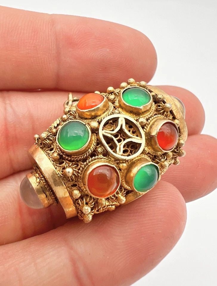 ANTIQUE CHINESE GILT SILVER CARNELIAN & MOONSTONE & JADE FILIGREE CHARM PENDANT: ANTIQUE CHINESE GILT SILVER CARNELIAN & MOONSTONE & JADE FILIGREE CHARM PENDANT Antique Chinese Gilt Silver Carnelian & Moonstone & Jade Filigree Charm Pendant Test Positive For Silver Pendant Size 1 